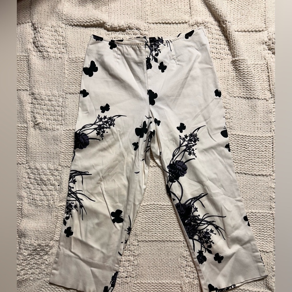 Vintage Newport News Black and White Straight Capris Butterfly Silhouette